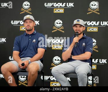 25 juillet 2024 ; JCB Golf & amp ; Country Club, Rocester, Uttoxeter, Angleterre ; LIV UK Golf League, Pro-Am Day ; John Catlin et le capitaine des Crushers GC, Bryson DeChambeau, parlent aux médias avant l'événement Pro-Am Banque D'Images