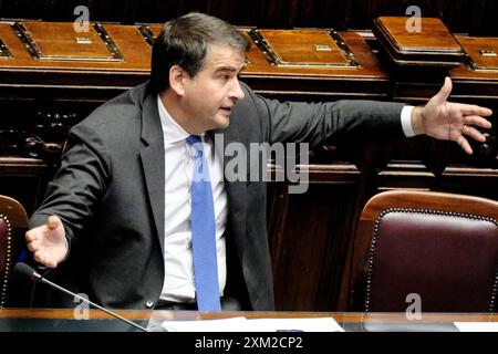 Roma, Italie. 25 juillet 2024. Il ministro per gli affari europei, il Sud, le politiche di coesione e il Pnrr, Raffaele Fitto in occasione dell' informativa urgente sulla ZES unica per il Mezzogiorno, Camera dei Deputati a Roma, Gioved&#xec; 25 Luglio 2024 (foto Mauro Scrobogna/LaPresse) le ministre des Affaires européennes, du Sud, des politiques de cohésion et du PRNR, Raffaele Fitto à l'occasion de l'information urgente sur la ZES unique pour le Sud, Chambre des députés à Rome, jeudi 25 juillet 2024. (Photo de Mauro Scrobogna/LaPresse) crédit : LaPresse/Alamy Live News Banque D'Images