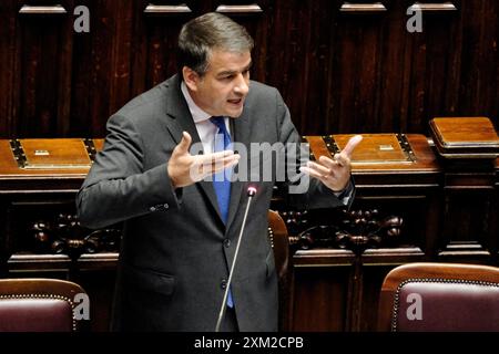 Roma, Italie. 25 juillet 2024. Il ministro per gli affari europei, il Sud, le politiche di coesione e il Pnrr, Raffaele Fitto in occasione dell' informativa urgente sulla ZES unica per il Mezzogiorno, Camera dei Deputati a Roma, Gioved&#xec; 25 Luglio 2024 (foto Mauro Scrobogna/LaPresse) le ministre des Affaires européennes, du Sud, des politiques de cohésion et du PRNR, Raffaele Fitto à l'occasion de l'information urgente sur la ZES unique pour le Sud, Chambre des députés à Rome, jeudi 25 juillet 2024. (Photo de Mauro Scrobogna/LaPresse) crédit : LaPresse/Alamy Live News Banque D'Images