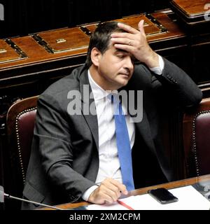 Roma, Italie. 25 juillet 2024. Il ministro per gli affari europei, il Sud, le politiche di coesione e il Pnrr, Raffaele Fitto in occasione dell' informativa urgente sulla ZES unica per il Mezzogiorno, Camera dei Deputati a Roma, Gioved&#xec; 25 Luglio 2024 (foto Mauro Scrobogna/LaPresse) le ministre des Affaires européennes, du Sud, des politiques de cohésion et du PRNR, Raffaele Fitto à l'occasion de l'information urgente sur la ZES unique pour le Sud, Chambre des députés à Rome, jeudi 25 juillet 2024. (Photo de Mauro Scrobogna/LaPresse) crédit : LaPresse/Alamy Live News Banque D'Images