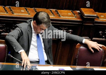 Roma, Italie. 25 juillet 2024. Il ministro per gli affari europei, il Sud, le politiche di coesione e il Pnrr, Raffaele Fitto in occasione dell' informativa urgente sulla ZES unica per il Mezzogiorno, Camera dei Deputati a Roma, Gioved&#xec; 25 Luglio 2024 (foto Mauro Scrobogna/LaPresse) le ministre des Affaires européennes, du Sud, des politiques de cohésion et du PRNR, Raffaele Fitto à l'occasion de l'information urgente sur la ZES unique pour le Sud, Chambre des députés à Rome, jeudi 25 juillet 2024. (Photo de Mauro Scrobogna/LaPresse) crédit : LaPresse/Alamy Live News Banque D'Images