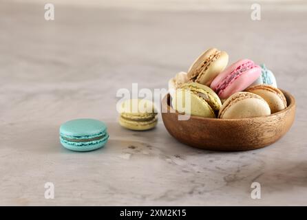 macarons pour le dessert dans un bol sur la table Banque D'Images