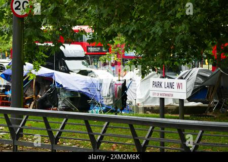 Londres, Royaume-Uni. 25 juillet 2024. Le conseil de Westminster refuse les demandes de retrait du campement du prestigieux Park Lane. Crédit : Brian Minkoff/Alamy Live News Banque D'Images