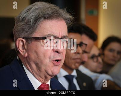 Bruxelles, Belgique. 10 juillet 2024. Nicolas Landemard/le Pictorium - point de presse Jean-Luc Melenchon au Parlement européen - 10/07/2024 - Belgique/Bruxelles/Bruxelles - Jean-Luc Melenchon, Président de la LFI, donne un point de presse au Parlement européen, accompagné des eurodéputés Manon Aubry et Marina mesure. Crédit : LE PICTORIUM/Alamy Live News Banque D'Images