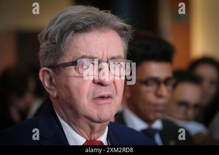 Bruxelles, Belgique. 10 juillet 2024. Nicolas Landemard/le Pictorium - point de presse Jean-Luc Melenchon au Parlement européen - 10/07/2024 - Belgique/Bruxelles/Bruxelles - Jean-Luc Melenchon, Président de la LFI, donne un point de presse au Parlement européen, accompagné des eurodéputés Manon Aubry et Marina mesure. Crédit : LE PICTORIUM/Alamy Live News Banque D'Images