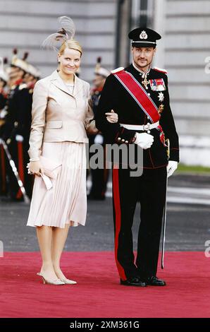 22-05-2004 Madrid Archivio Storico Olycom/LaPresse Haakon Magnus di Norvegia (Oslo, 20 luglio 1973) è il secondogenito e l'unico figlio maschio di re Harald V di Norvegia e della regina Sonja. Nella Foto : principe Haakon Magnus di Norvegia e sua moglie principessa mette Marit durante nozze di Letizia Ortiz e dal principe delle Asturie Felipe di Spagna dans la photo:Prince Haakon Magnus de Norvège et son épouse la Princesse mette Marit lors du mariage de Letizia Ortiz et Prince des Asturies Felipe d'Espagne Banque D'Images