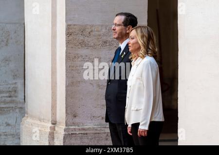 Rome, Italie - 25 juillet 2024 le président israélien Isaac Herzog rencontre la première ministre italienne Giorgia Meloni avant leur rencontre au Palazzo Chigi à Rome. (Photo de Stefano Costantino / SOPA images/SIPA USA) Banque D'Images