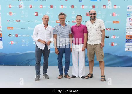 Giffoni Vallepiana, Italie, 25/07/2024, Giffoni Vallepiana Giffoni Festival 2024 Photocall Incanto, sur la photo : Cast Incanto Banque D'Images