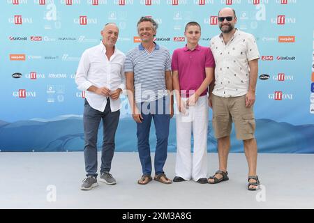 Giffoni Vallepiana, Italie, 25/07/2024, Giffoni Vallepiana Giffoni Festival 2024 Photocall Incanto, sur la photo : Cast Incanto Banque D'Images