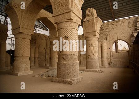 La mosquée Haji Piyada du IXe siècle, également connue sous le nom de mosquée Noh Gonbad, est considérée comme le plus ancien bâtiment islamique d'Afghanistan. Banque D'Images