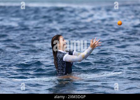 Tahiti, Polynésie française. 24 juillet 2024. Le Japonais Matsuda Shino réagit lors d'une séance d'entraînement de surf en prévision des Jeux Olympiques de Paris 2024 à Teahupo'o, Tahiti, Polynésie française, le 24 juillet 2024. Crédit : Ed Sloane/POOL/Xinhua/Alamy Live News Banque D'Images