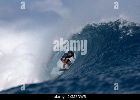 Tahiti, Polynésie française. 24 juillet 2024. Connor O'Leary, du Japon, survole une vague lors d'une séance d'entraînement de surf avant les Jeux Olympiques de Paris 2024 à Teahupo'o, Tahiti, Polynésie française, le 24 juillet 2024. Crédit : Ed Sloane/POOL/Xinhua/Alamy Live News Banque D'Images
