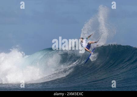 Tahiti, Polynésie française. 24 juillet 2024. Gabriel Medina, brésilien, survole une vague lors d'une séance d'entraînement de surf avant les Jeux Olympiques de Paris 2024 à Teahupo'o, Tahiti, Polynésie française, le 24 juillet 2024. Crédit : Ed Sloane/POOL/Xinhua/Alamy Live News Banque D'Images