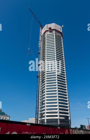 La construction de l'Octogone, un immeuble résidentiel octogonal de 49 étages dans le centre de Birmingham se poursuit. Le plus haut bâtiment de Birmingham Banque D'Images