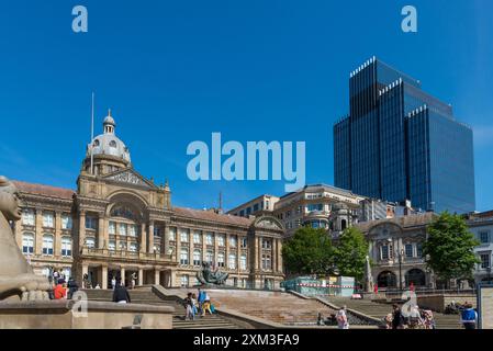 Bureaux du conseil municipal de Birmingham à Victoria Square avec 103 colmore Row en arrière-plan Banque D'Images