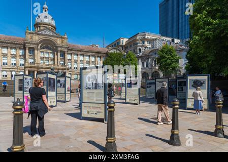 Exposition à Victoria Square, au centre-ville de Birmingham célébrant la vie du poète local Benjamin Zephaniah décédé en 2024 Banque D'Images