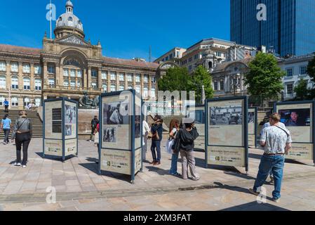 Exposition à Victoria Square, au centre-ville de Birmingham célébrant la vie du poète local Benjamin Zephaniah décédé en 2024 Banque D'Images