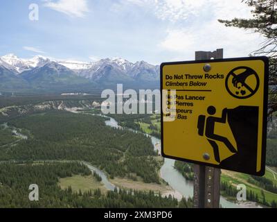 Panneau « pas de projection de roches », tunnel Mountain, Banff, Canada Banque D'Images