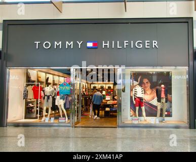 Tommy Hilfiger magasin d'usine shopping Fashion Outlet centre commercial Barakaldo pays Basque Espagne Banque D'Images