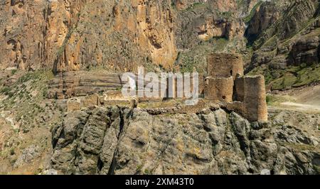 Château d'Enguzek kapi en haute montagne à Uzundere, Erzurum, Turquie, Turquie voyage Banque D'Images