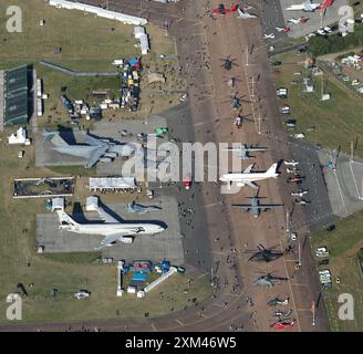 Vue aérienne de l'avion dans l'exposition statique au Royal International Air Tattoo 2024 annuel à la RAF Fairford en Angleterre. Banque D'Images