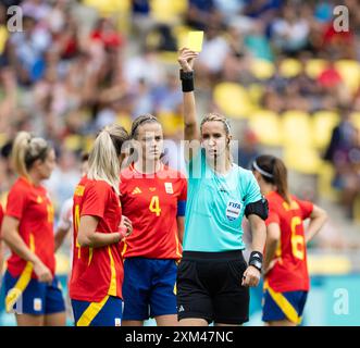 Nantes, France. 25 juillet 2024. Nantes, France, 25 juillet 2024 : Laia Aleixandri (14 Espagne) reçoit un jaune lors du match de football féminin du Groupe C des Jeux Olympiques de Paris 2024 entre l'Espagne et le Japon au stade la Beaujoire à Nantes, France. (ANE Frosaker/SPP) crédit : SPP Sport Press photo. /Alamy Live News Banque D'Images