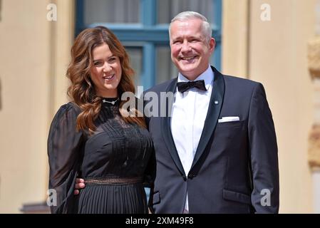 Alexander Herrmann mit Ehefrau Maxi Friedrichs BEI der Eröffnung der Bayreuther Festspiele im Festspielhaus in Bayreuth am 25.07.2024 *** Alexander Herrmann avec sa femme Maxi Friedrichs lors de l'ouverture du Festival de Bayreuth au Festspielhaus de Bayreuth le 25 07 2024 Banque D'Images
