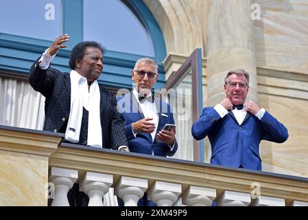 Roberto Blanco, Patrick Lindner mit Ehemann Peter Schaefer BEI der Eröffnung der Bayreuther Festspiele im Festspielhaus in Bayreuth AM 25.07.2024 *** Roberto Blanco, Patrick Lindner avec son mari Peter Schaefer lors de l'ouverture du Festival de Bayreuth au Festspielhaus de Bayreuth le 25 07 2024 Banque D'Images