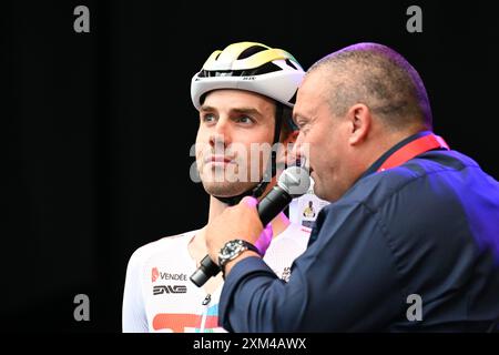 Herentals, Belgique. 25 juillet 2024. Steff Cras belges de TotalEnergies en photo avant la course cycliste 'Natourcritium Herentals', jeudi 25 juillet 2024 à Herentals. Le concours fait partie des traditionnels 'critériums', des courses locales dans lesquelles s'affrontent principalement des cyclistes qui ont roulé sur le Tour de France. BELGA PHOTO MAARTEN STRAETEMANS crédit : Belga News Agency/Alamy Live News Banque D'Images