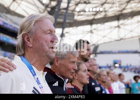 Marseille, Frankreich. 25 juillet 2024. FRA, Paris, Jeux Olympiques Paris 2024, 25 juillet 2024, football, femmes, Allemagne vs Australie, à Marseille, au stade vélodrome, Horst Hrubesch (Allemagne, entraîneur, pendant l'hymne national, crédit : HMB Media/Alamy Live News Banque D'Images