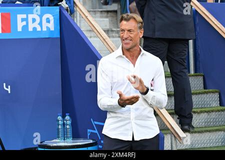 Decines Charpieu, France. 25 juillet 2024. Entraîneur-chef Herve Renard de France, Football, Groupe féminin A entre la France et la Colombie lors des Jeux Olympiques de Paris 2024 le 25 juillet 2024 au stade Groupama de Decines-Charpieu près de Lyon - photo Frédéric Chambert/Panoramic/DPPI Media Credit : DPPI Media/Alamy Live News Banque D'Images