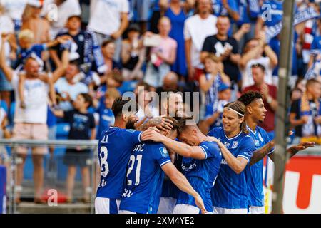 Dino Hotic (Lech Poznan) célèbre un but avec ses coéquipiers lors du match PKO BP Ekstraklasa entre les équipes de Lech Poznan et Gornik Zabrze au stade Enea. Lech Poznan vs Gornik Zabrze (score final 2:0) Banque D'Images