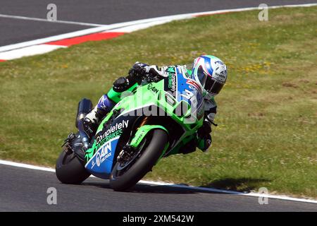 Max Cook - Fully Motorbikes Kawasaki - Rider numéro 30 sur une Kawasaki lors de la manche British Superbikes (BSB) 2024 à Brands Hatch en juillet 2024 Banque D'Images