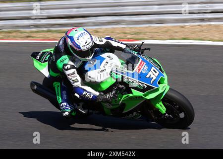 Max Cook - Fully Motorbikes Kawasaki - Rider numéro 30 sur une Kawasaki lors de la manche British Superbikes (BSB) 2024 à Brands Hatch en juillet 2024 Banque D'Images