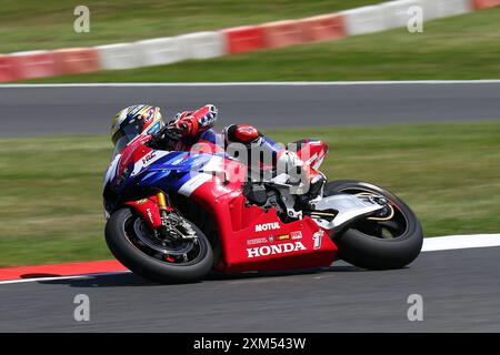 Tommy Bridewell - Honda Racing UK - Rider numéro 1 sur une Honda lors de la manche British Superbikes (BSB) 2024 à Brands Hatch en juillet 2024 Banque D'Images