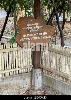 Un site dédié aux personnes tuées pendant le conflit Khmer Rouge à Choueng Ek, Phnom Pehn, Cambodge. Banque D'Images