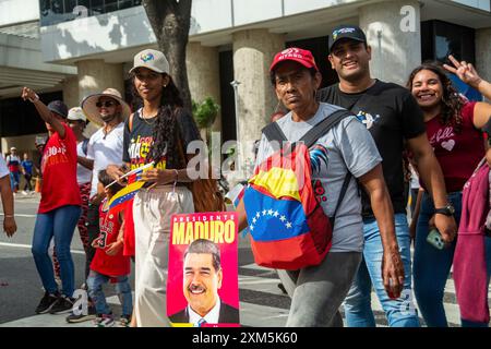 Caracas, Miranda, Venezuela. 25 juillet 2024. Clôture de la campagne électorale au Venezuela. Les partisans du président Nicolas Maduro traversent la ville de Caracas le dernier jour de la campagne. Les élections présidentielles auront lieu le dimanche 28 juillet. (Crédit image : © Jimmy Villalta/ZUMA Press Wire) USAGE ÉDITORIAL SEULEMENT! Non destiné à UN USAGE commercial ! Banque D'Images