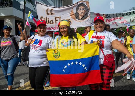 Caracas, Miranda, Venezuela. 25 juillet 2024. Clôture de la campagne électorale au Venezuela. Les partisans du président Nicolas Maduro traversent la ville de Caracas le dernier jour de la campagne. Les élections présidentielles auront lieu le dimanche 28 juillet. (Crédit image : © Jimmy Villalta/ZUMA Press Wire) USAGE ÉDITORIAL SEULEMENT! Non destiné à UN USAGE commercial ! Banque D'Images