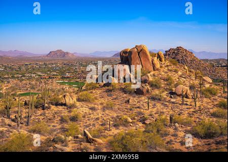 Vue depuis le sentier Pinnacle Peak surplombant Scottsdale, Arizona Banque D'Images