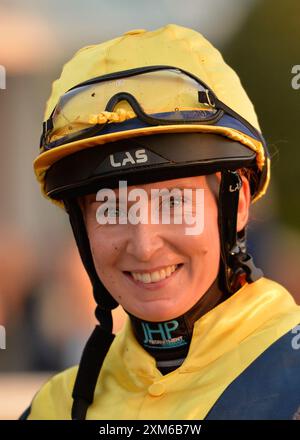 Newbury, Royaume-Uni. 23 juillet 2024. Jockey, Millie Wonnacott après avoir remporté le Gardner leader handicap 8,15 sur Niloufar à Newbury Racecourse, Royaume-Uni. Crédit : Paul Blake/Alamy Live News. Banque D'Images