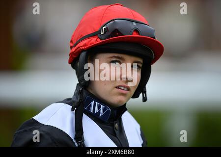 Newbury, Royaume-Uni. 23 juillet 2024. Brodie Hampson devant les vainqueurs du week-end Watch 6,15 avec BetVictor amateur Jockey's handicap à Newbury Racecourse, Royaume-Uni. Crédit : Paul Blake/Alamy Live News. Banque D'Images