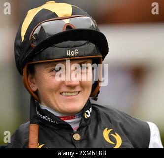 Newbury, Royaume-Uni. 23 juillet 2024. Hollie Doyle se prépare à monter Robusto dans le 7,45 obtenir les meilleures cotes garanties à BetVictor handicap à Newbury Racecourse, Royaume-Uni. Crédit : Paul Blake/Alamy Live News. Banque D'Images