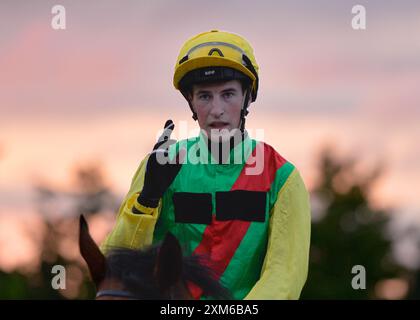 Newbury, Royaume-Uni. 23 juillet 2024. Throubi piloté par Ross Coakley après avoir remporté le Rayner Bosch car Service handicap 8,45 à l'hippodrome de Newbury, au Royaume-Uni. Crédit : Paul Blake/Alamy Live News. Banque D'Images