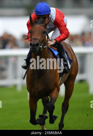 Newbury, Royaume-Uni. 23 juillet 2024. Formal Ridden by Jason Watson remporte les 6,45 Pump Technology EBF Maiden Fillies' Stakes à Newbury Racecourse, au Royaume-Uni. Crédit : Paul Blake/Alamy Live News. Banque D'Images