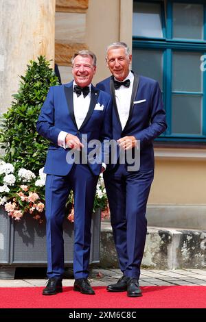 Patrick Lindner Sänger und Schauspieler mit Ehemann Peter Schäfer BEI der Eröffnung der 112.Richard-Wagner-Festspiele in Bayreuth *** Patrick Lindner chanteur et acteur avec son mari Peter Schäfer lors de l'ouverture du Festival Richard Wagner 112 à Bayreuth Banque D'Images