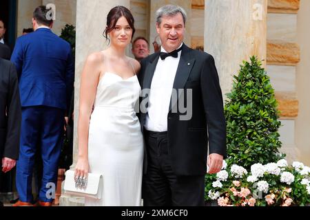 Dr Markus Söder Ministerpräsident des Freistaates Bayern mit Tochter Gloria Sophie Burkandt BEI der Eröffnung der 112. Richard-Wagner-Festspiele à Bayreuth *** Dr Markus Söder premier ministre de l'État libre de Bavière avec sa fille Gloria Sophie Burkandt à l'ouverture du Festival Richard Wagner 112 à Bayreuth Banque D'Images