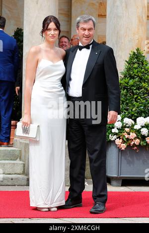 Dr Markus Söder Ministerpräsident des Freistaates Bayern mit Tochter Gloria Sophie Burkandt BEI der Eröffnung der 112. Richard-Wagner-Festspiele à Bayreuth *** Dr Markus Söder premier ministre de l'État libre de Bavière avec sa fille Gloria Sophie Burkandt à l'ouverture du Festival Richard Wagner 112 à Bayreuth Banque D'Images