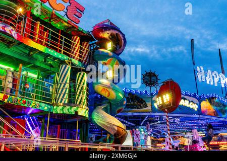 Le parc de la luna et la foire Fête des Tuileries dans le jardin des Tuileries, qui se tient chaque année en été, avec des attractions et des jeux, à Paris, France Banque D'Images