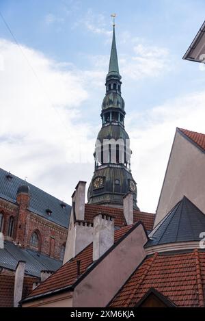 Église tour de. Peter's Eglise, Riga, Lettonie Banque D'Images