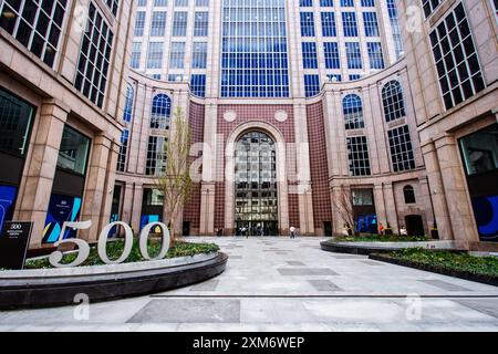 Boston, Massachusetts, États-Unis - 16 avril 2024 : 500 Boylston Street est un bâtiment postmoderne de 1,3 millions de pieds carrés situé dans la section Back Bay de B. Banque D'Images